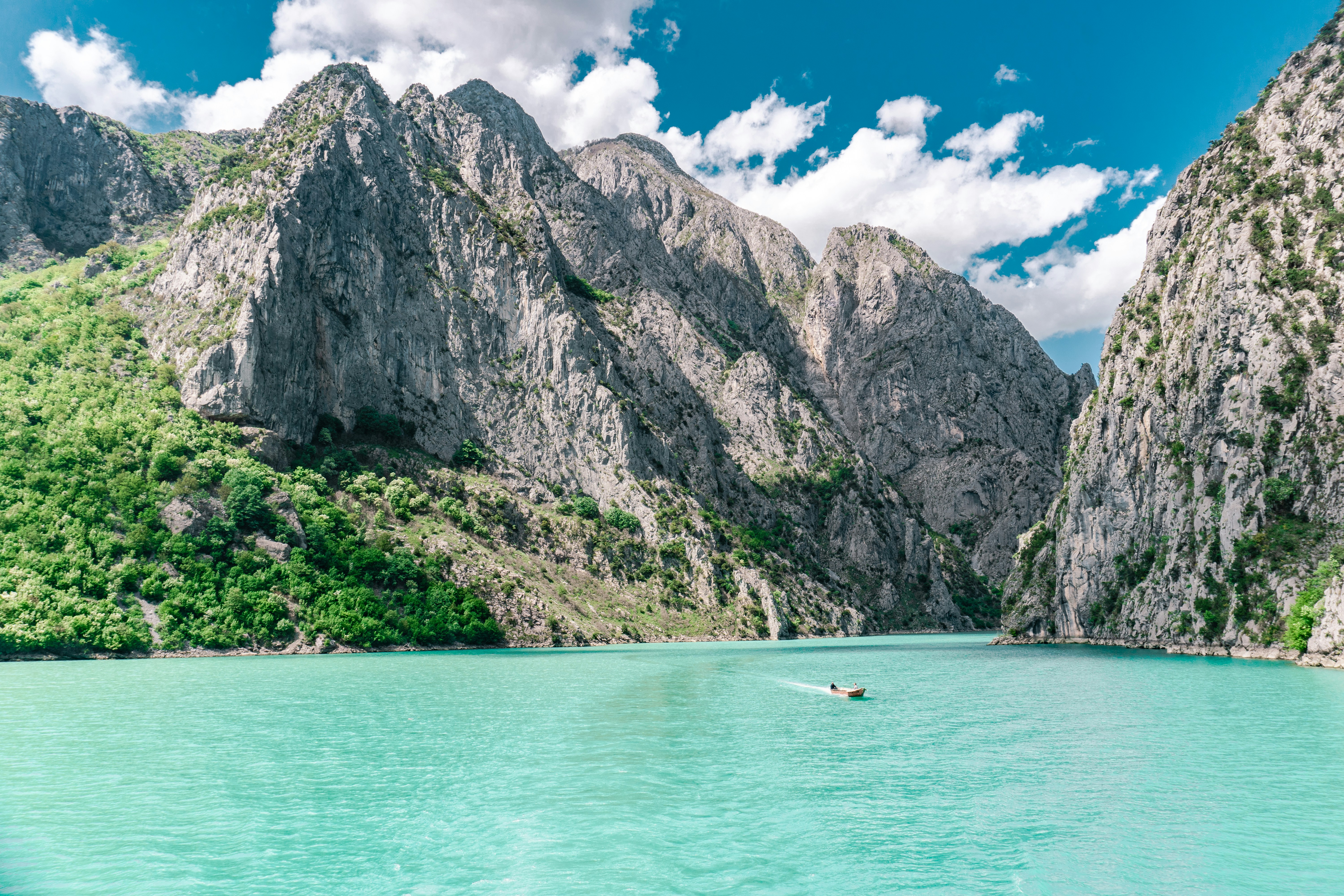 johnny-africa-0hSua1F0-P0-unsplash